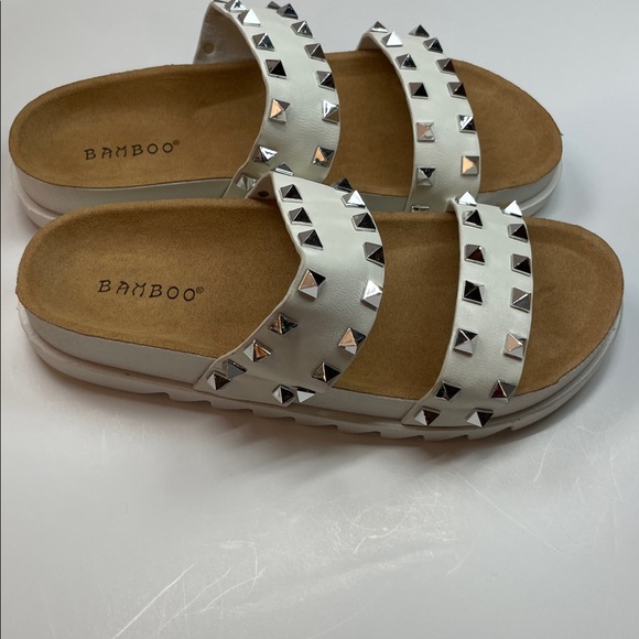Bamboo White Studded Slide Sandals Platform Slip On Summer Shoes Womens Size 7 - Picture 3 of 8